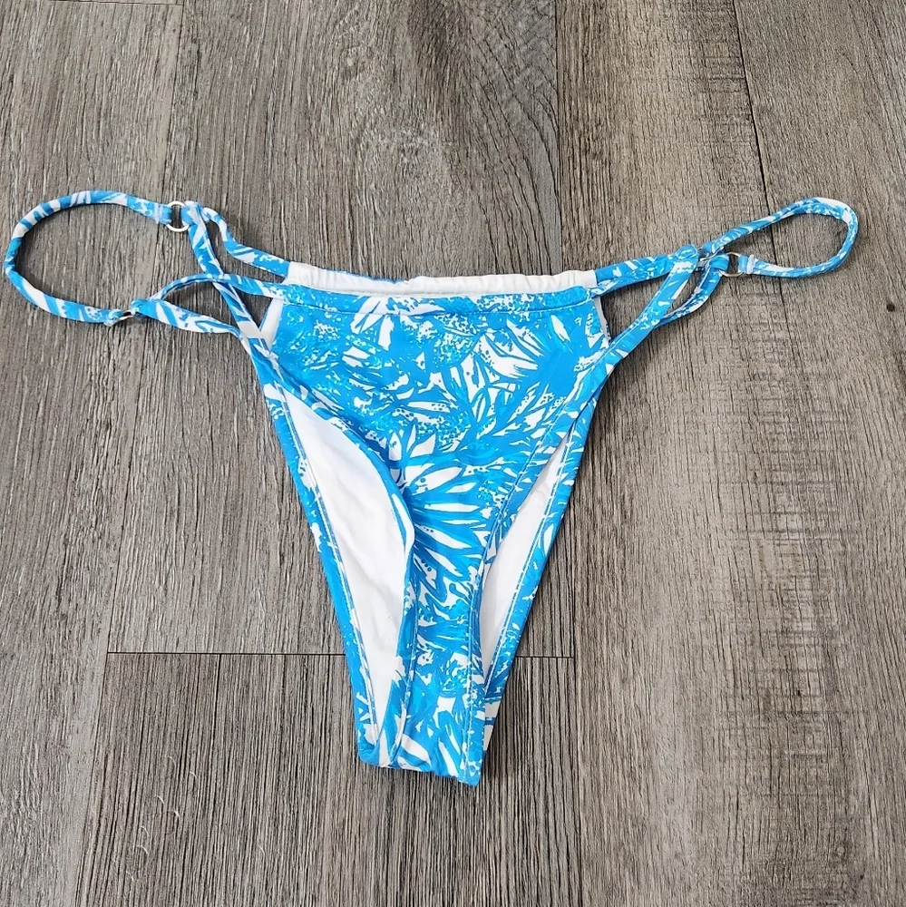 New!Frankie's Bikinis Hazel‎ Floral Underwire Bikini Top with Matching Bo…